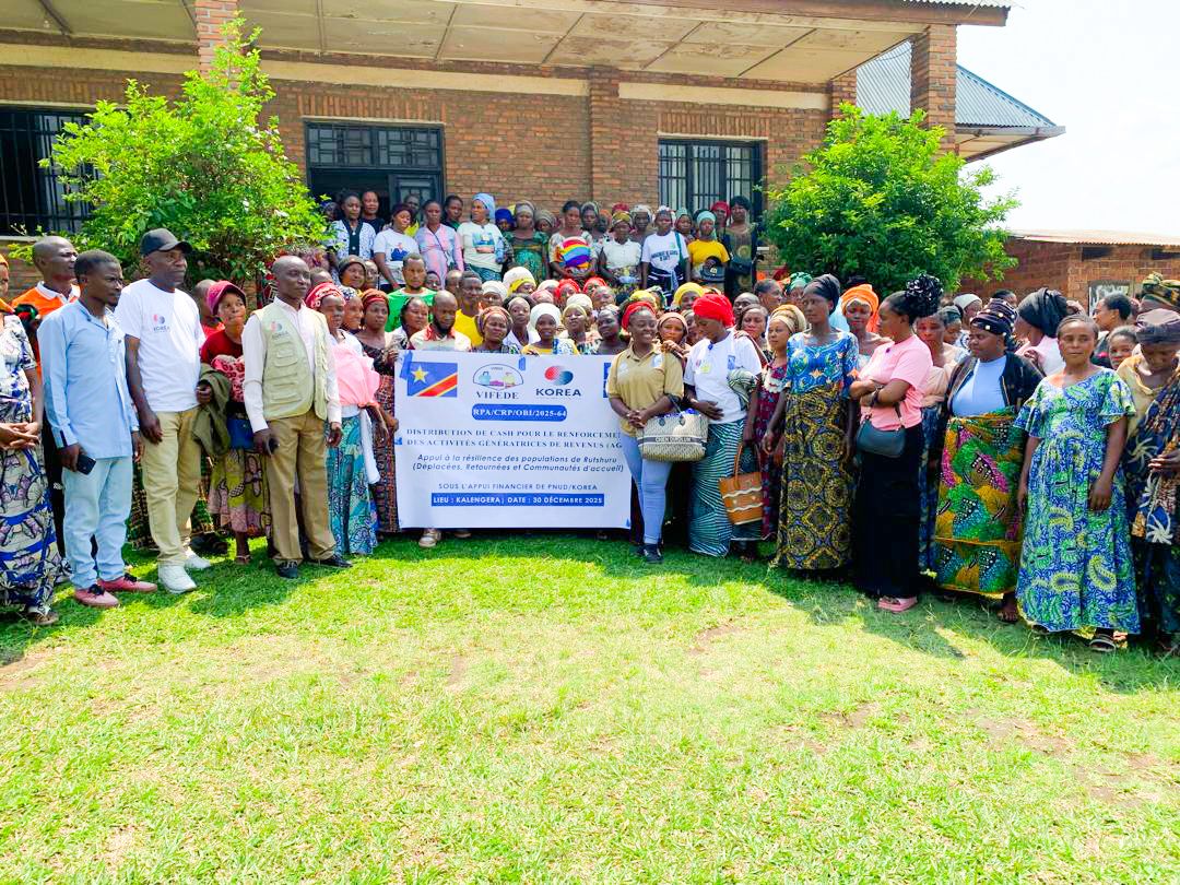 Rutshuru : VIFEDE distribue des cash à 500 membres des AVEC pour renforcer les activités génératrices de revenus